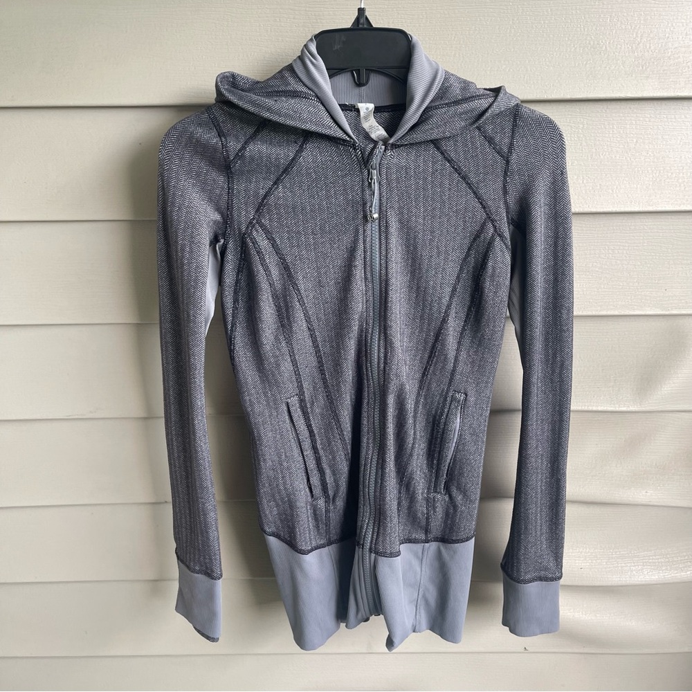 Lululemon Athletica Womens Daily Practice Hooded‎ Herringbone Grey jacket Size 2